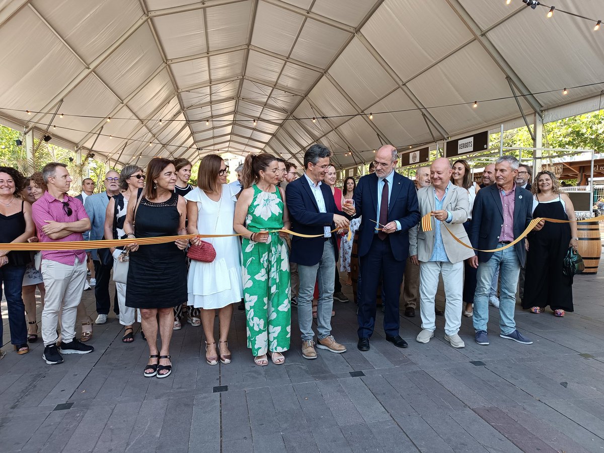 El Cargol (@elcargolpenedes) on Twitter photo El conseller d'Unió Europea i Acció Exterior, <a href="/jduch/">Jaume Duch</a> i l'alcalde de Vilafranca, <a href="/FRomeroGamarra/">FranCisco Romero Gamarra</a> inauguren la 18a edició del #Vijazz. El conseller d'Unió Europea i Acció Exterior, <a href="/jduch/">Jaume Duch</a> i l'alcalde de Vilafranca, <a href="/FRomeroGamarra/">FranCisco Romero Gamarra</a> inauguren la 18a edició del #Vijazz.