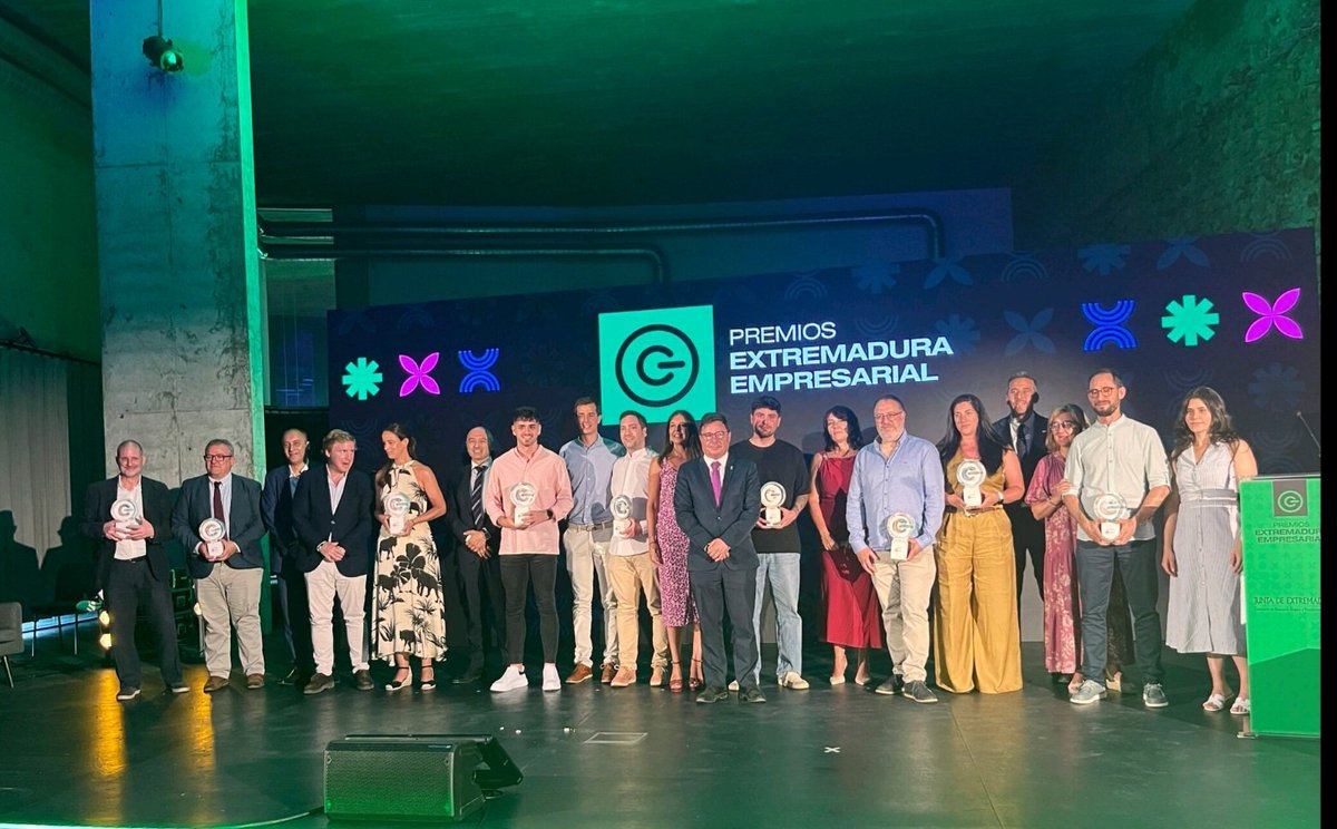 Escuela Politécnica CC (@epcc_unex) on Twitter photo 🏆 Sergio Guijarro, egresado y miembro del grupo Ingeniería de Medios, ha sido galardonado con el tercer premio de <a href="/empresa_EXT/">Extremadura Empresarial</a> en la categoría "Soluciones para los retos del futuro" por su proyecto Live Map.
¡Enhorabuena Sergio!
premios.extremaduraempresarial.es/gala/ 🏆 Sergio Guijarro, egresado y miembro del grupo Ingeniería de Medios, ha sido galardonado con el tercer premio de <a href="/empresa_EXT/">Extremadura Empresarial</a> en la categoría "Soluciones para los retos del futuro" por su proyecto Live Map.
¡Enhorabuena Sergio!
premios.extremaduraempresarial.es/gala/