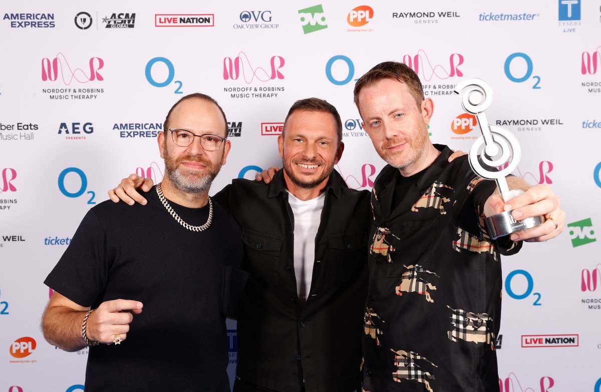 ANDYC_ram's tweet image. Absolute honour to be invited by @nordoffrobbins to the O2 Silver Clef Awards. Such a great cause, the work they do through music therapy is quite simply amazing. I had the privilege of presenting the Best Group award to the mighty @chaseandstatus… Congrats 🙏❤️