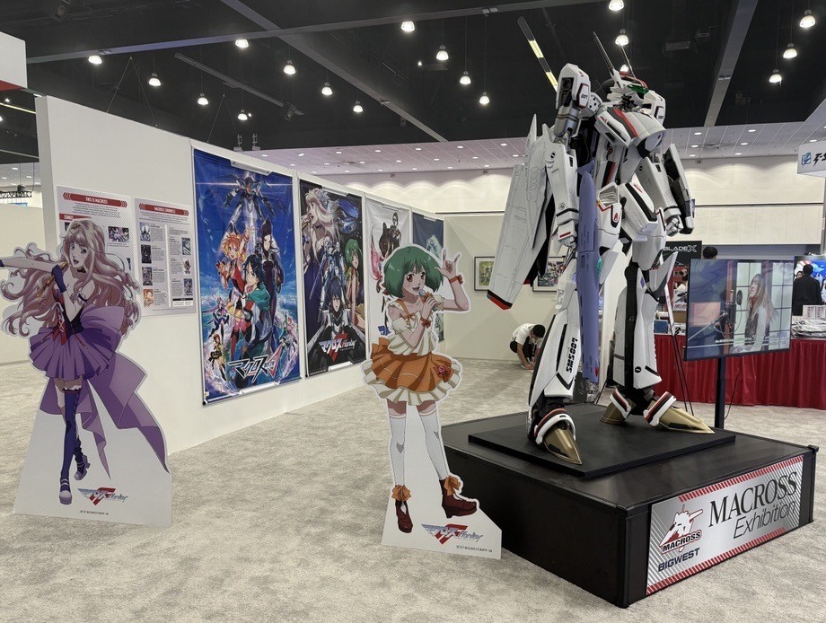 MACROSS_BIGWEST's tweet image. 🔥#MacrossAX2025 Day 2🔥
Official Macross Booth
📍Entertainment Hall, Booth E-20
🔵Displays
🔵Merch (Available while supplies last.)
MACROSS NIGHT -Archive Screening-
⏲Today, 7:30PM-10:30PM
📍402AB
#Macross #AX2025
