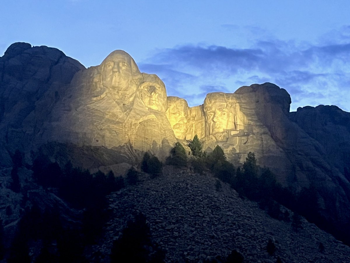 DamonMacWilson's tweet image. Celebrating Independence Day at @MountRushmoreNM is magical.
As we reflect on being thankful for our own liberty, proud that our nation stands by those who seek their own freedom and democracy around the world.