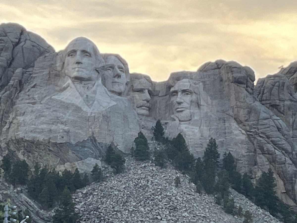 DamonMacWilson's tweet image. Celebrating Independence Day at @MountRushmoreNM is magical.
As we reflect on being thankful for our own liberty, proud that our nation stands by those who seek their own freedom and democracy around the world.