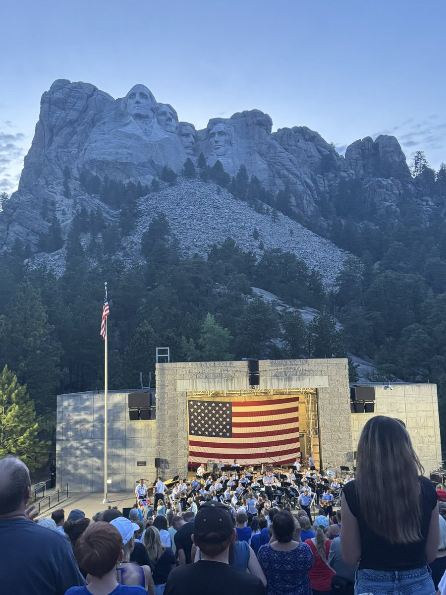 DamonMacWilson's tweet image. Celebrating Independence Day at @MountRushmoreNM is magical.
As we reflect on being thankful for our own liberty, proud that our nation stands by those who seek their own freedom and democracy around the world.