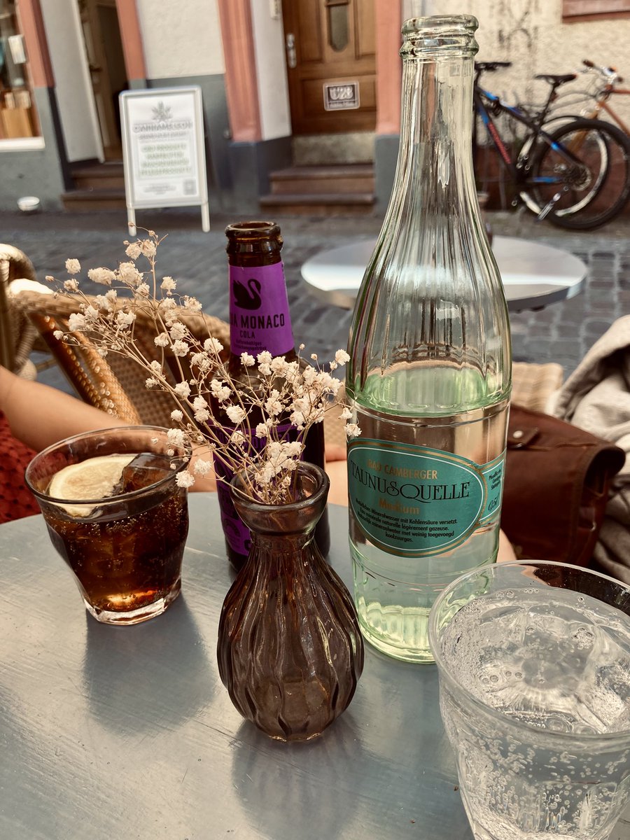 welsch_martin's tweet image. Sparkling Kantianer Kaffee mit the one and only Paula Órdenes und viel Cola und Soda