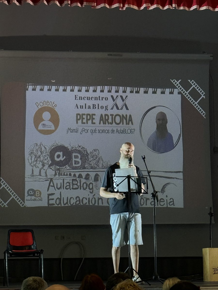 Ingeniosa conferencia inaugural de #aulablog25 #moraleja Nadie mejor que <a href="/leonidasarjona/">Leónidas Arjona</a> para darle un repaso al #sistemaeducativo y dar alas a un nuevo horizonte 💪🏻 🦋“¡Somos la resistencia!” 🤘🏻🎸

#másovejasnegras <a href="/aulablog/">aulaBLOG</a>