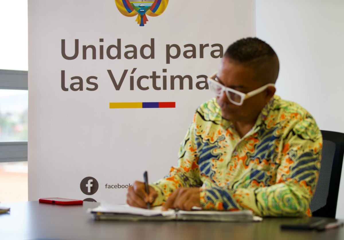 Hoy el Dir. <a href="/AdithRafaelRome/">Adith Rafael Romero</a> se reunió por primera vez, en su oficina, con la delegada del PDET 12 (#SierraNevada y #SerraníadelPerijá). Un espacio clave para escuchar las voces de #Magdalena, #César y #LaGuajira, y avanzar hacia reubicación, indemnización y reparación integral.