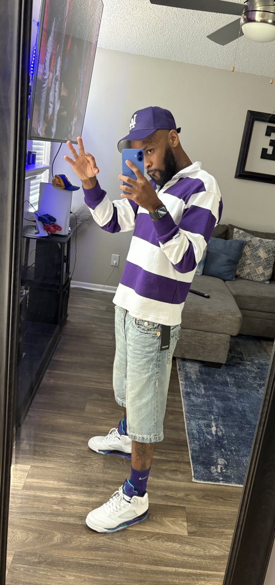 ICantTake1's tweet photo. Day pawwwdy Vi🅱️es 🧨💜 https://t.co/wU46GGuZYw