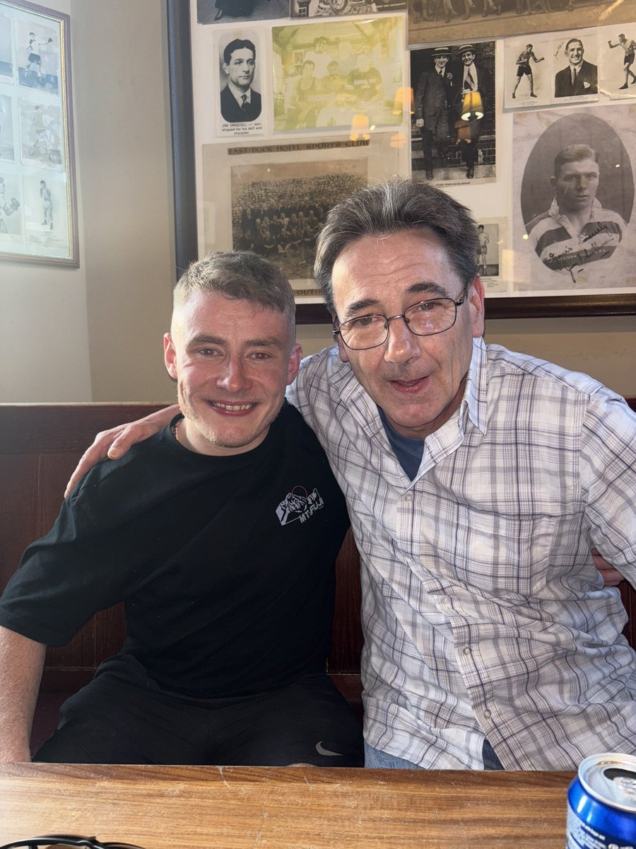 Go down to Cardiff for Oasis and finally met the man who saved my life 

Neil was my bone marrow transplant donor 14 years ago so I had to meet him 🏴󠁧󠁢󠁷󠁬󠁳󠁿 🤝🏴󠁧󠁢󠁳󠁣󠁴󠁿

The importance of donating blood can never be overstated