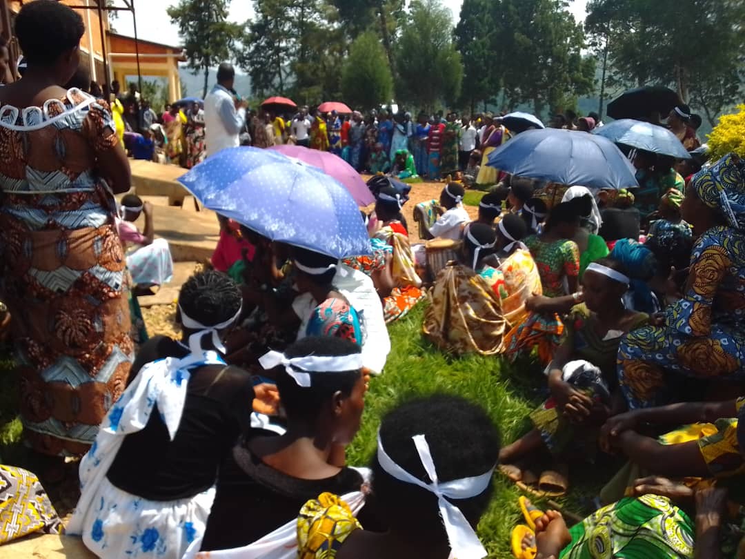 #Kwibohora31,umurenge wa <a href="/Gitokisector2/">Gitokisector2</a> byabereye mu midugudu igize umurenge k'urwego rw'umurenge bibera mu kagali ka Rubira aho twifatanyije n'abayobozi dutaha ibikorwa birimo amazi, amashuri 3,inzu y'utishoboye no kuremera abaturage <a href="/GatsiboDistrict/">Gatsibo District</a> <a href="/RwandaEast/">𝐄𝐚𝐬𝐭𝐞𝐫𝐧 𝐏𝐫𝐨𝐯𝐢𝐧𝐜𝐞 | 𝐑𝐰𝐚𝐧𝐝𝐚</a> <a href="/RwandaLocalGov/">Ministry of Local Government | Rwanda</a>