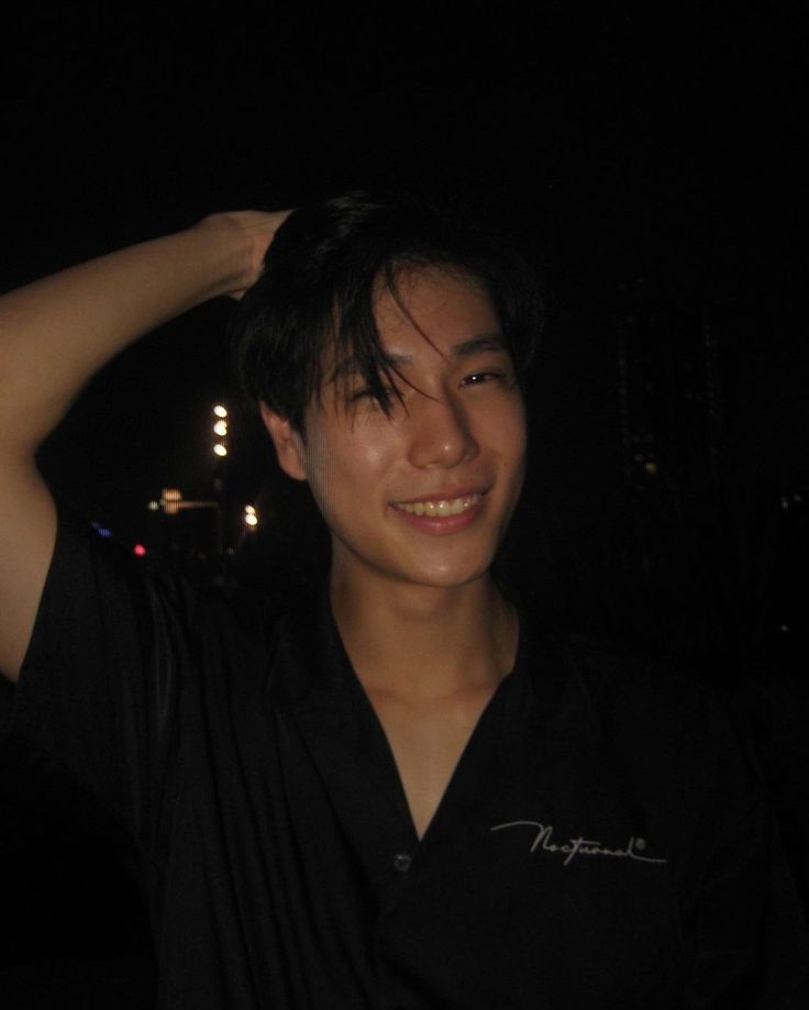 qaradigma's tweet photo. Cuz I need to sleep early, so I'll say this now. Happy birthday, love! Please be happy and always succeed in every universe! Thank you for ur existence in this freakin' world, and how I'm so glad for sharing the birthday month with you (h-9 btw) #HappyBirthdayPhuwin @phuwintang https://t.co/6kQv0u9CMr