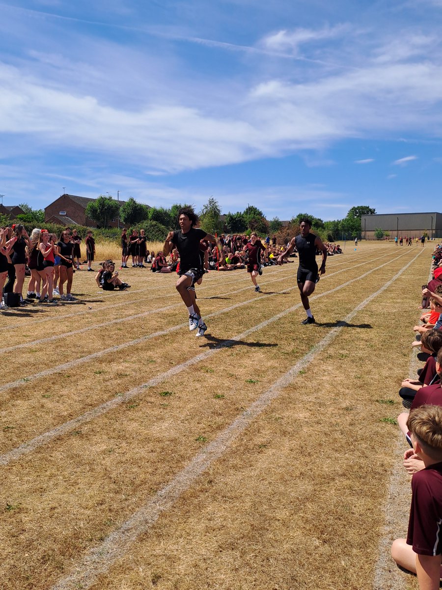 After lunch, everyone headed onto the field to support the athletes who signed up to run in the competitive sprint races. It's been a fantastic day full of sportsmanship &amp; school spirit - with lots of house points earned along the way! More photos: facebook.com/media/set/?set… 2/2