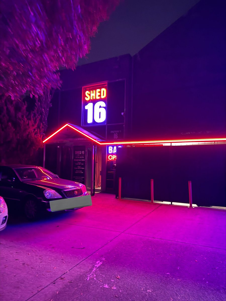 shed16 终于是去了，总体体验还不错，环境没有压力，大家都很nice。
意外的是居然遇到了三对同胞，都比较含蓄，好像也是第一次去，不过我们也是第一次去没好意思打招呼。。。
一楼喝了点酒之后就去了二楼，没憋住我俩先在小房间锁上干柴烈火了一会儿。。后续有空再说，被同胞围观我俩确实都有些羞耻🥹