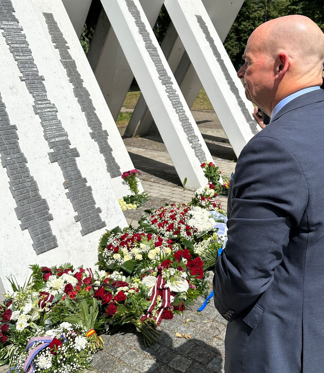 USEmbassyRiga's tweet image. On this day in 1941, Nazi forces burned Rīga’s Great Choral Synagogue and those inside, initiating a period of unimaginable suffering for Latvia’s Jewish community. Ambassador Robinson joined Latvian officials and members of the Jewish community to commemorate the victims and to…