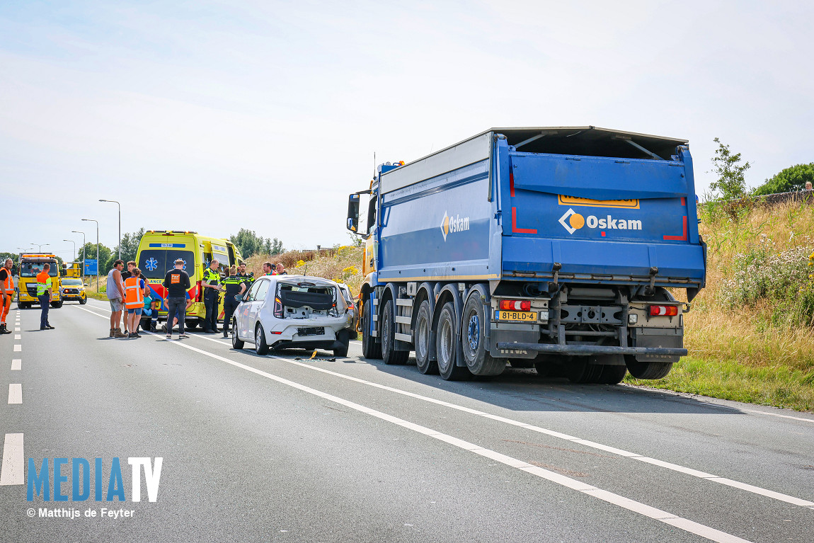 Ongeval tussen vrachtwagen en auto's op N219 in Zevenhuizen
