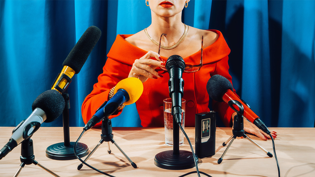 Weekend Read 📘  
Presenting effectively is more than just speaking clearly; the best communicators understand their patterns. Read "To Become a Better Presenter, Look Inward" at Harvard Business Review. &gt; bit.ly/3FcYWqp   
#WeekendRead #HarvardBusinessReview