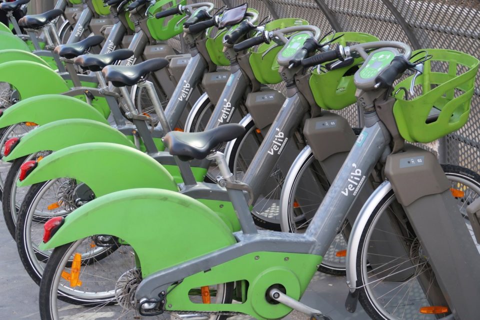 CerfiaFR's tweet photo. 🇫🇷🚲FLASH | 640 Vélib’ DISPARAISSENT chaque semaine à Paris. L’organisme public qui les gère alerte sur un niveau de VANDALISME 3 fois supérieur à la normale. https://t.co/lNWxjm5gU8
