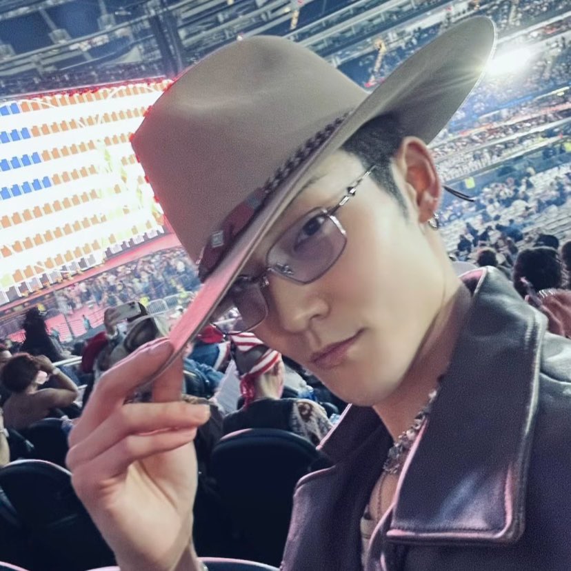 idisjumil's tweet photo. we should go together next time ;) 🌟 

#tbsd #thebselcaday #thebshotᵕ̈ #deobiselcaday #더비셀카데이 #kevin #캐빈 #theboyz  #더보이즈 @THEBOYZ_officl https://t.co/mnScIWyHZC