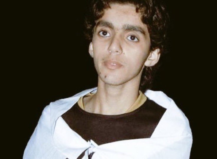 (من اللي قطع اوصالك يا علي يا ابني )نستذكر الشهيد #علي_بداح في هذه الليلة لانه جسّد بمقتله علي الاكبر فكما تقطعت اوصال الاكبر تحت حوافر الخيل قطعوا أوصال الشهيد علي بداح تحت عجلات سيارات المرتزقه #شهدا_ؤنا_عظماؤنا