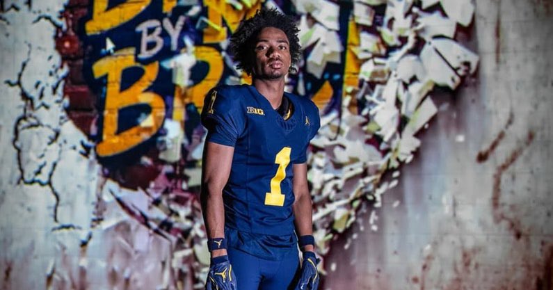 James Kattato (@jckattato) on Twitter photo BREAKING‼️‼️
<a href="/OscarSmithFB/">Oscar Smith Football</a> 4 ⭐️ Wide Receiver <a href="/TravisJohnson4_/">Travis Johnson</a> commits to Michigan Football
Wolverines fans get to see that Bryce Underwood ➡️ Travis Johnson connection soon 🏈🏈 SCARY duo
Johnson heads to the Big 10 BREAKING‼️‼️
<a href="/OscarSmithFB/">Oscar Smith Football</a> 4 ⭐️ Wide Receiver <a href="/TravisJohnson4_/">Travis Johnson</a> commits to Michigan Football
Wolverines fans get to see that Bryce Underwood ➡️ Travis Johnson connection soon 🏈🏈 SCARY duo
Johnson heads to the Big 10