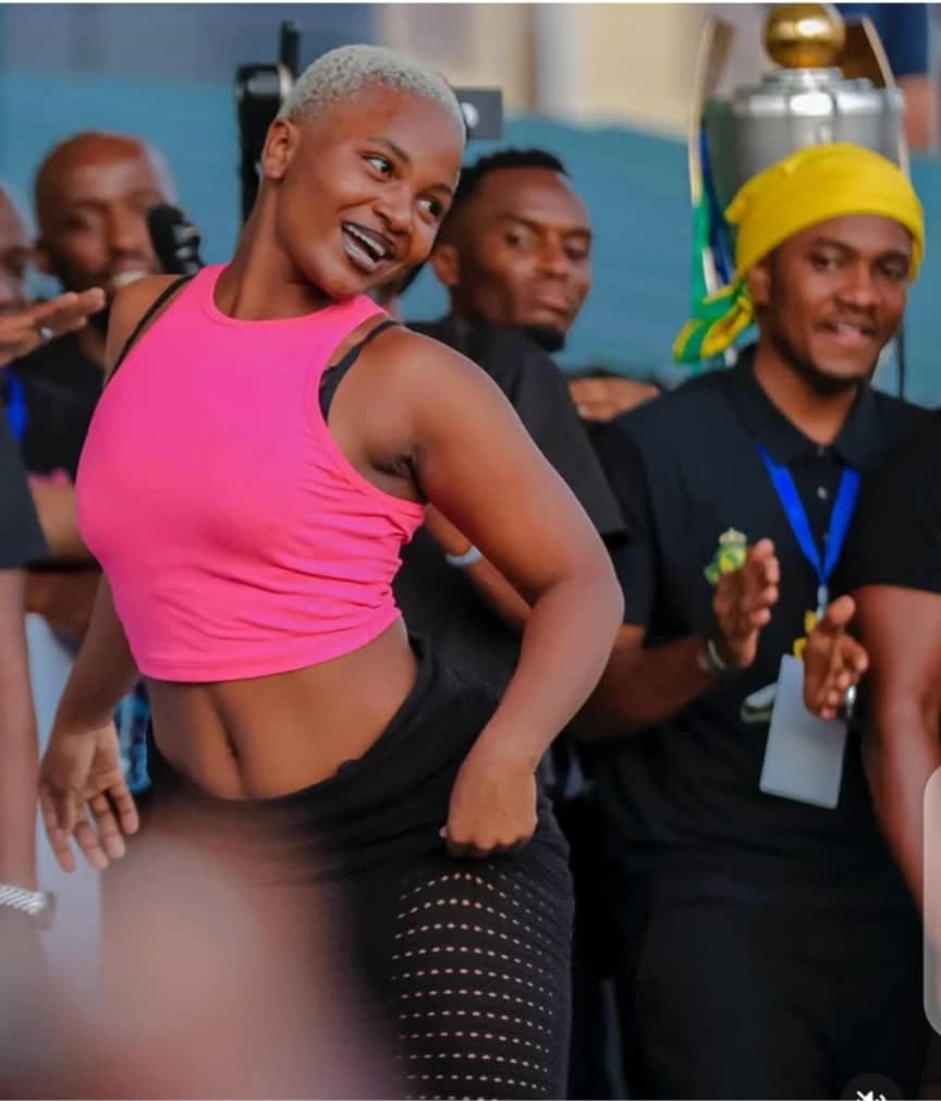 KibwanaShomar15's tweet image. Afu ndo anifunge kweliii???? 😄😄😄😄😄😄