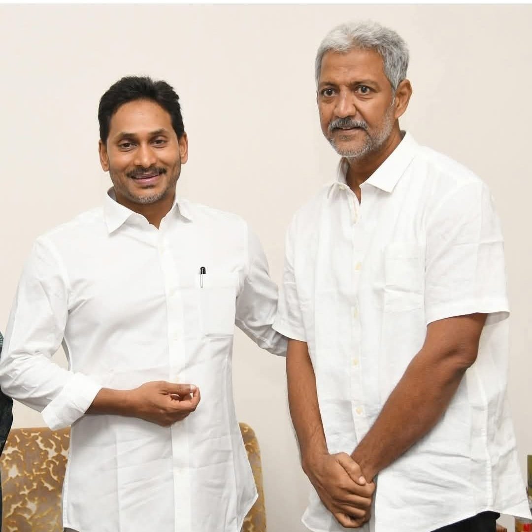 Born on 19-11-2021 (@tdpraogaru) on Twitter photo జగన్: జైలు నుంచి వచ్చావు కదా ఏమి మూసుకుంటావు 
వంశీ: నేను ఫ్రంట్ మూసుకుంటాను మీరు వెనకది మూయండి జగన్: జైలు నుంచి వచ్చావు కదా ఏమి మూసుకుంటావు 
వంశీ: నేను ఫ్రంట్ మూసుకుంటాను మీరు వెనకది మూయండి