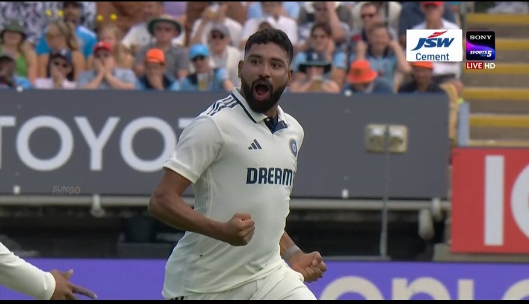 Mostlykohli's tweet image. Most dangerous versions of players 

- Virat Kohli in run chases 
- Rohit Sharma in Powerplay
- Siraj without bumrah