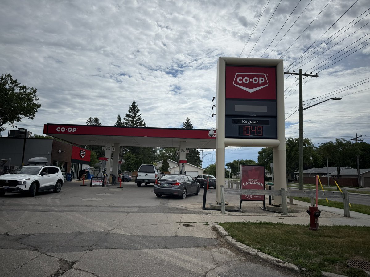 GumpyGus's tweet image. Really @RedRiverCoopLtd 8 pumps and you have gas but it takes 45 min to fill $200 and then takes 10 minutes to reset but it’s been more? And it’s cause you’re busy. Maybe get new pumps that can handle usage and train how to manage an outage. #CustomerService?