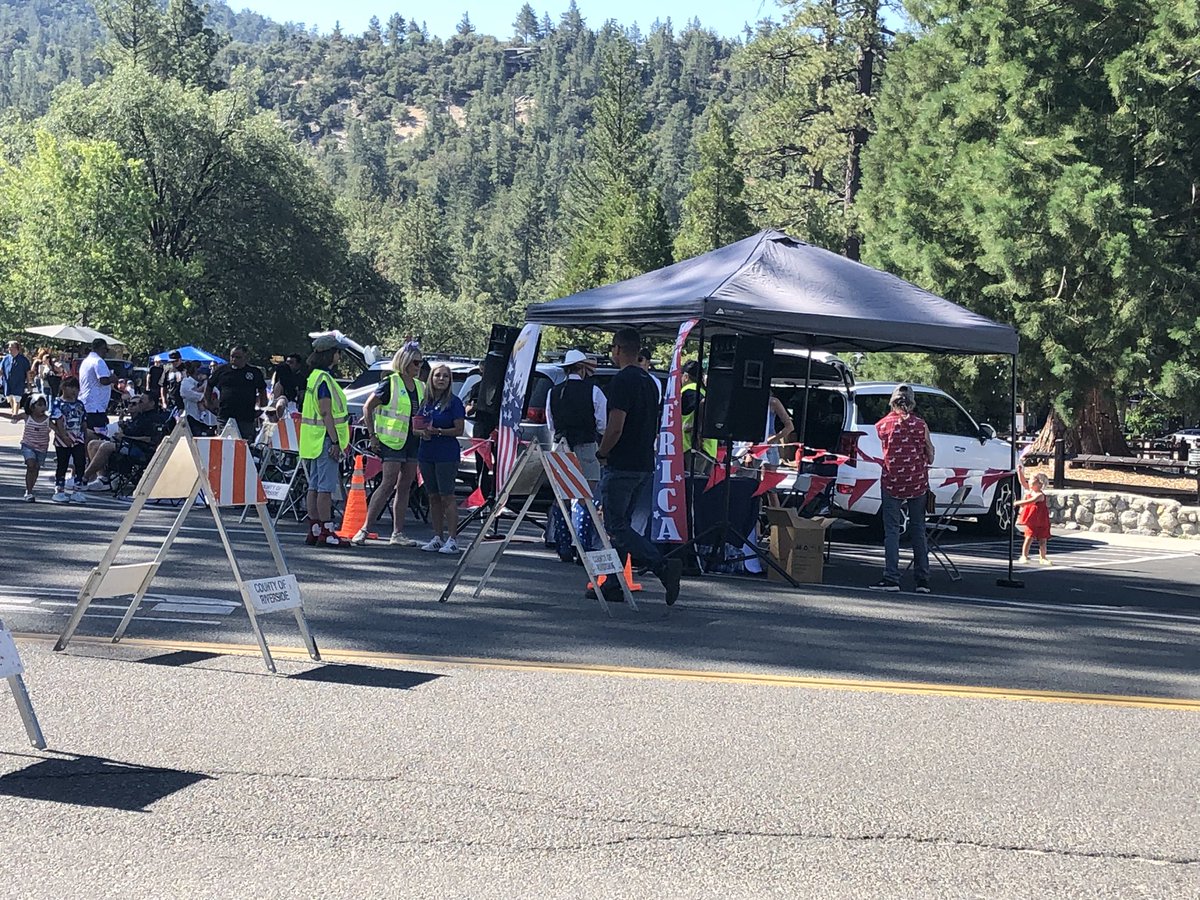 Parade day in #Idyllwild presented by #IdyllwildRotaryClub . My favorite parade. What's yours?