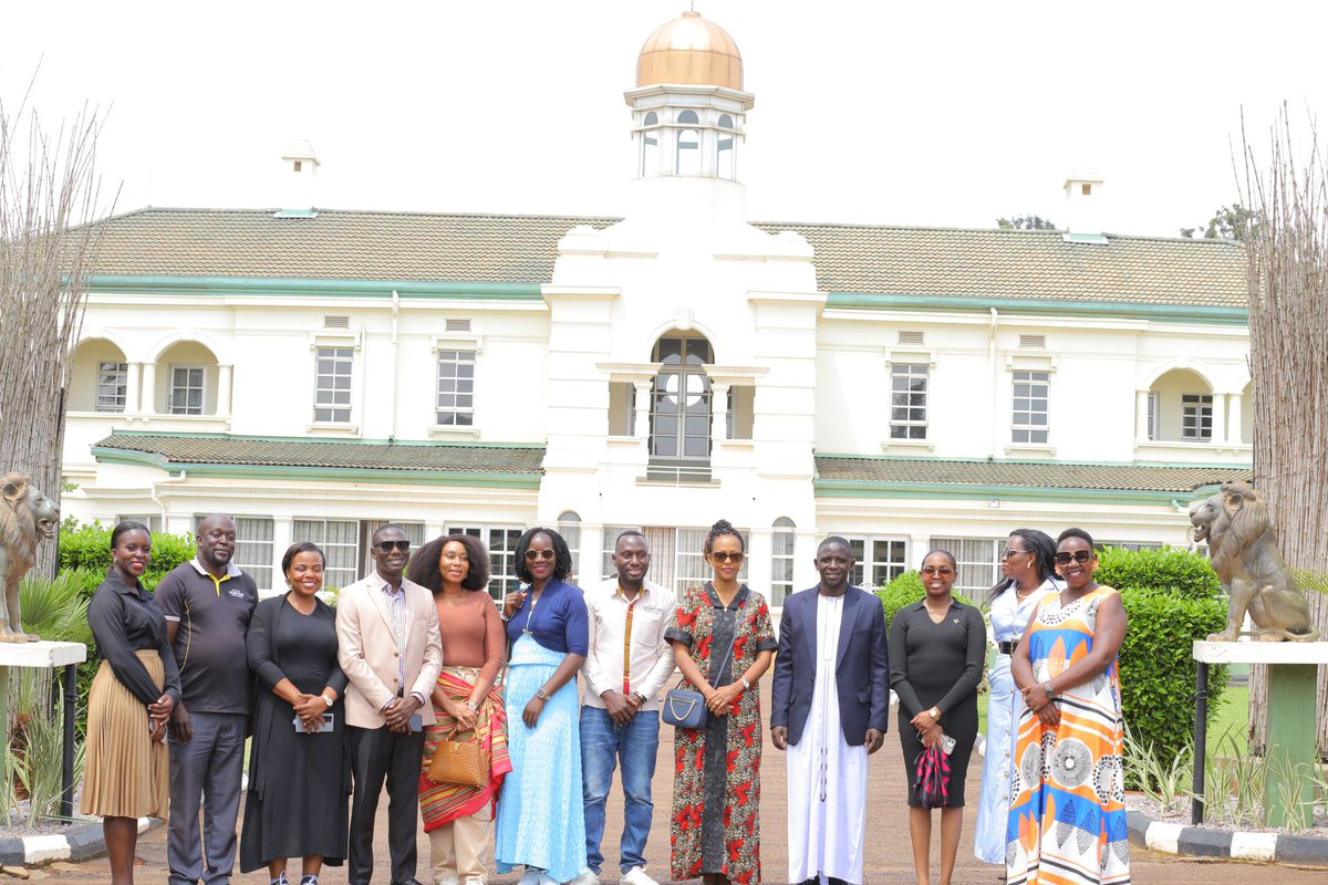 MiiroShafik_'s tweet image. BUGANDA - Gateway to the Pearl of Africa. Like I always say; Tourism is seeing, winsome narrations, heritage, history, adventure and fun.
In the photos, is the guided tour of the @JulzKagwa @BugandaTourism historical sites; Mengo Palace, Bulange etc
#TourBuganda