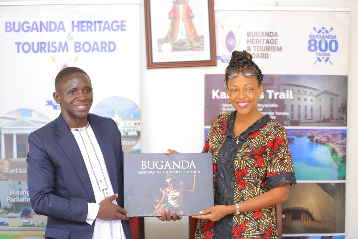 MiiroShafik_'s tweet image. BUGANDA - Gateway to the Pearl of Africa. Like I always say; Tourism is seeing, winsome narrations, heritage, history, adventure and fun.
In the photos, is the guided tour of the @JulzKagwa @BugandaTourism historical sites; Mengo Palace, Bulange etc
#TourBuganda