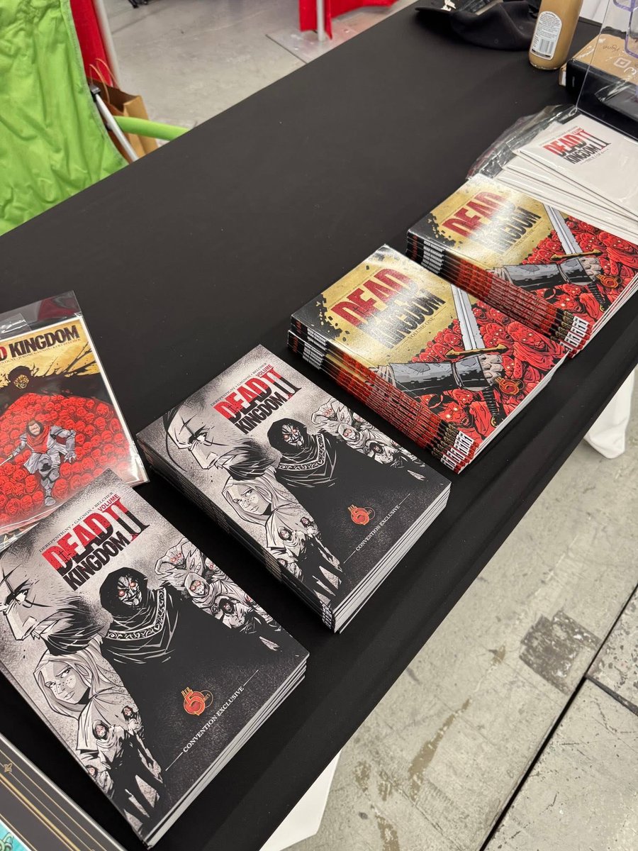 red5comics's tweet image. Montreal, it is ON! Come see creator Etienne Derepentigny at Montreal Comiccon and pick up DEAD KINGDOM today!

#readmorecomics #montrealcomiccon