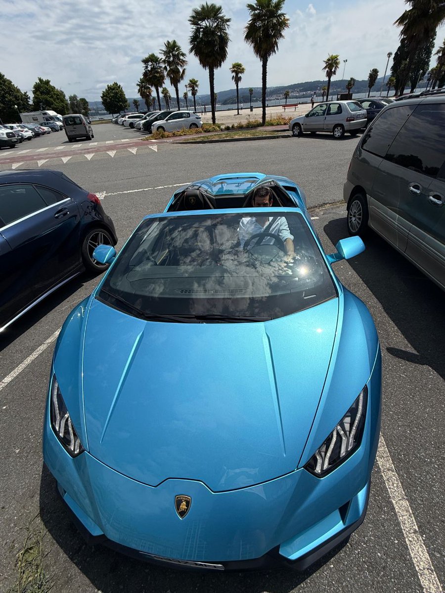 AneirosChan's tweet photo. Os confieso que no soy fanático de los coches, pero si os puedo confesar que disfrutar un #Lamborghini Evo Spyder es una sensación espectacular de potencia, ingeniería y estética espectacular.
#AlbertoChan #MetodoChan https://t.co/auPOWqx8zo