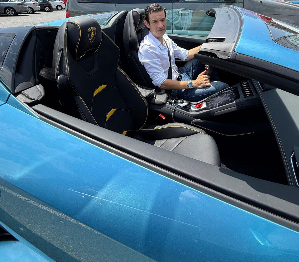 AneirosChan's tweet photo. Os confieso que no soy fanático de los coches, pero si os puedo confesar que disfrutar un #Lamborghini Evo Spyder es una sensación espectacular de potencia, ingeniería y estética espectacular.
#AlbertoChan #MetodoChan https://t.co/auPOWqx8zo