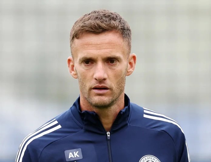 Kingy watching £25M "Oliver Skipp" get sat on his arse twice by 2006 born Olabade Aluko