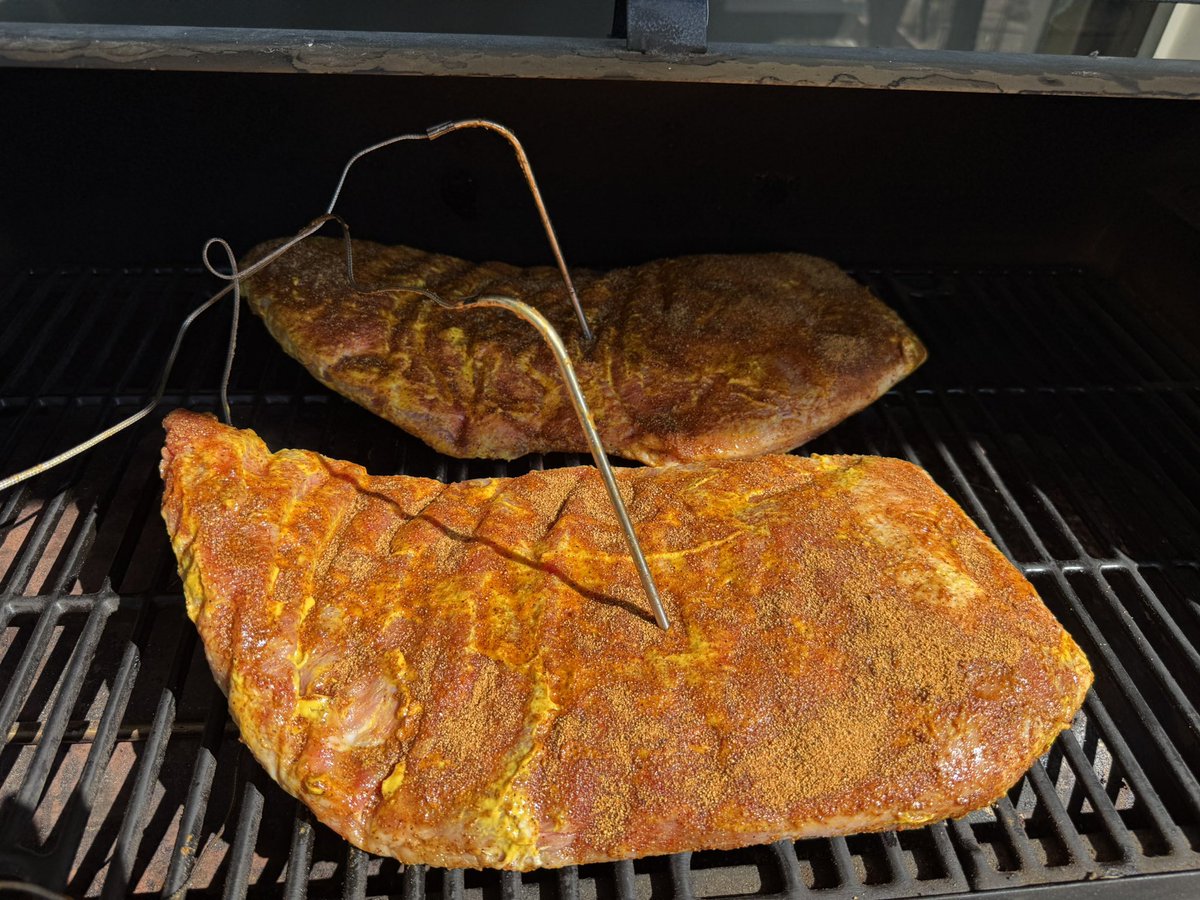 First time with ribs let’s see how this goes! 🤤🤤🤤