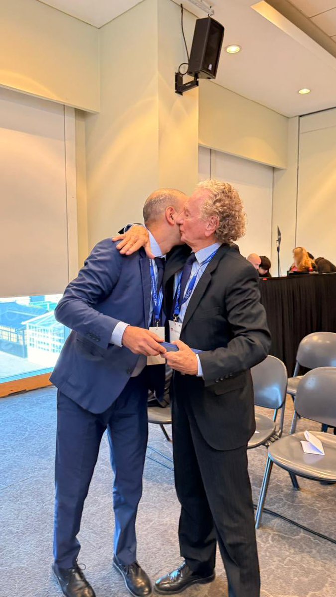 TomoResoSac's tweet image. Homenaje a los maestros que dejan huella.
Gracias Dr. Fernando Corbella por su entrega, pasión y legado en la formación de generaciones de cardiólogos. Orgullo del consejo !!
#Imágenes25 ❤️