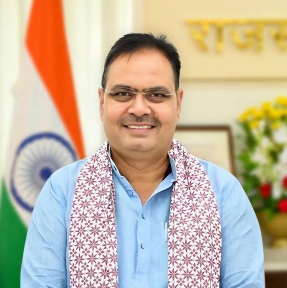 राजस्थान को कर दिया तुमने बेहाल,
हर ओर दिखता है सिर्फ जाल और सवाल।
अब नहीं है ये शासन तुम्हारे बस का काम,
कुर्सी छोड़ो भजनलाल, दो जनता को आराम।

#भजनलाल_हटाओ_राजस्थान_बचाओ