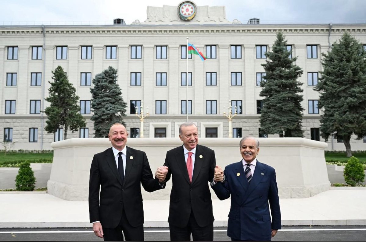 The trilateral brotherhood stands together 🇦🇿🇵🇰🇹🇷 — united by shared values, mutual respect, and an unshakable bond of brotherhood.
#StrongerTogether #Azerbaijan #Pakistan #Türkiye