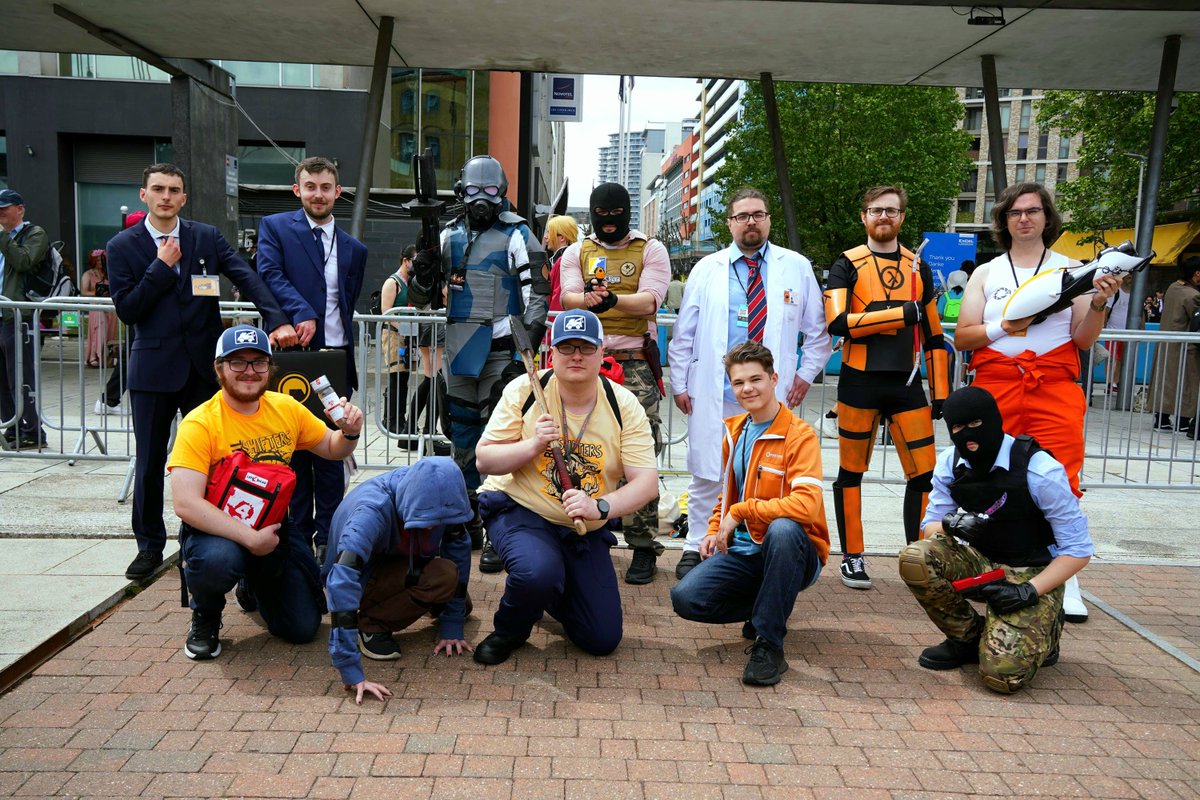ValveCon's tweet image. We have an abundance of fantastic TF2 cosplayers, but we can't forget our dedicated Portal, Half-Life and Left 4 Dead cosplayers!
You guys always look absolutely amazing ✨️
#portal #halflife #left4dead