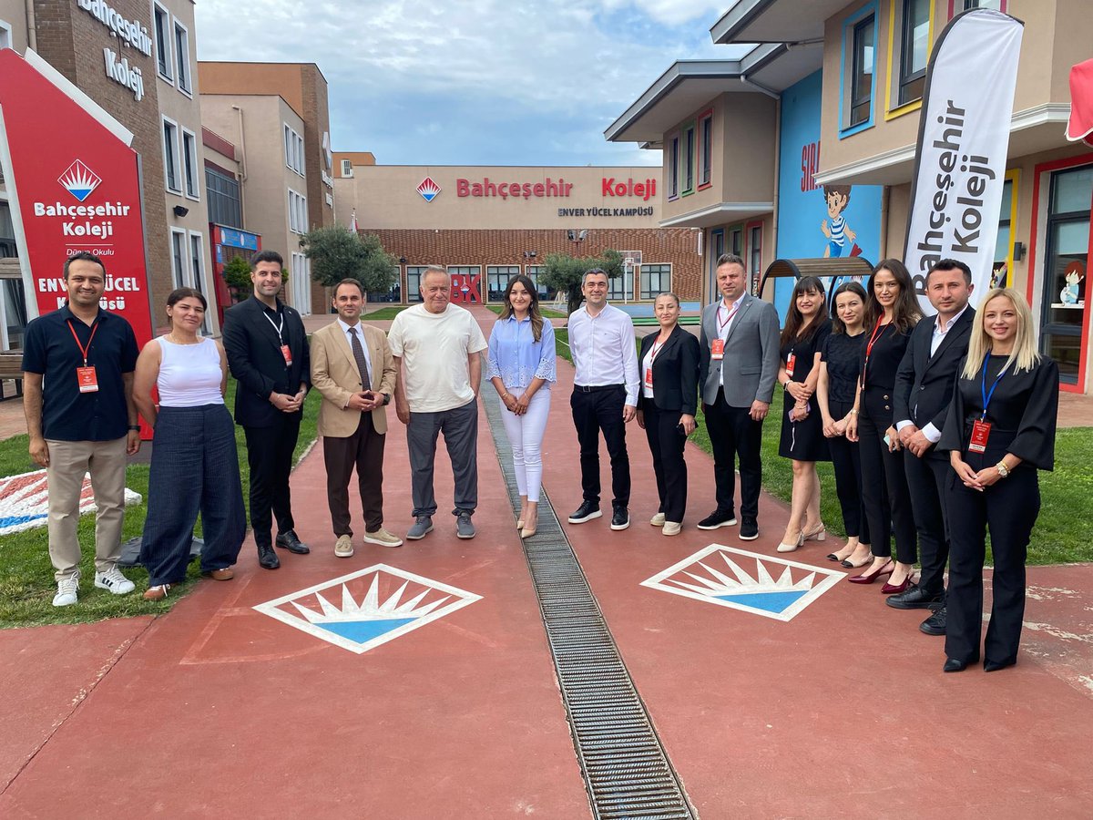 Eğitimde yenilikçi vizyonu ve liderliğiyle bizlere her zaman ilham veren BUEK Başkanımız Sayın Enver Yücel, bugün kampüsümüzü ziyaret etti.

Kampüs müdürümüzle birlikte okulumuzda incelemelerde bulunan Bahçeşehir Koleji kurucumuz Sayın Enver Yücel’e teşekkür ederiz.