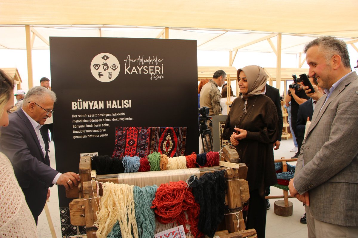 Cumhurbaşkanımız Sayın Recep Tayyip Erdoğan'ın eşi, Sayın Emine Erdoğan Hanımefendi'nin himayelerinde ve Sanayi ve Teknoloji Bakanlığı Kalkınma Ajansları Genel Müdürlüğü koordinesinde ilimizde düzenlenen "Anadoludakiler Pazarı"nın açılışı; Valimiz Sayın Gökmen Çiçek, Kayseri