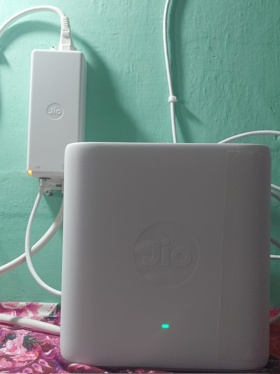 dbabuadvocate's tweet image. मुकेश अंबानी का #JioAirfiber  मेरे यहां लगा है जो की थर्ड क्लास है।

यह जनता से 30 Mbps का रुपया 707 रुपए लेते हैं और स्पीड 2 Mbps से लेकर 15 Mbos तक देते हैं तो यह सबसे बड़ा घोटाला है जो मुकेश अंबानी कर रहे हैं

#jio_का_घटिया_नेटवर्क का बहिष्कार करें
#JioAirFiber 
@reliancejio…