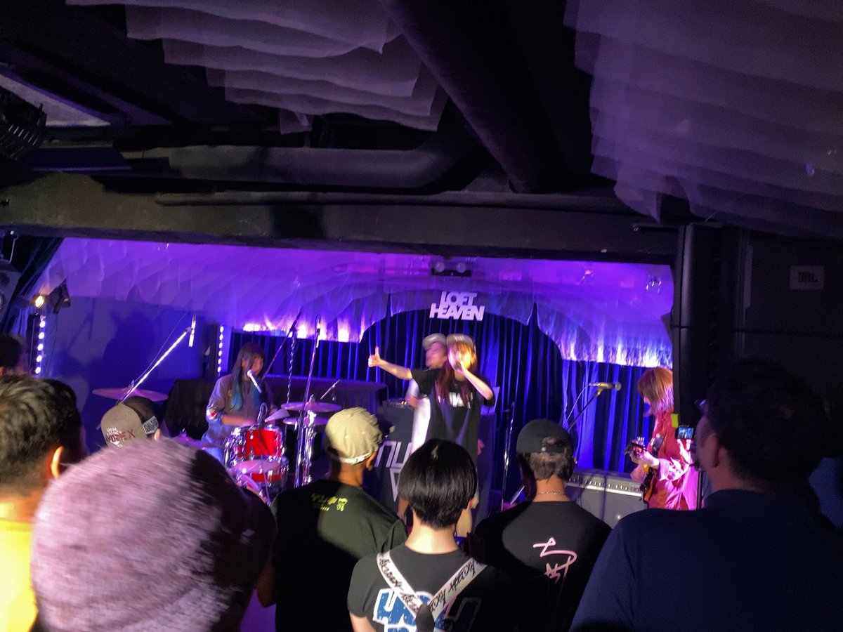 今日は、
ハイパヨさん結成20周年
5ヶ月連続ツーマン
HARAHELLS回を
見させていただきました！

久々に見た、
ハイパヨさんに元気をもらって
ハラヘルズでお腹空きました！笑
ラーメンさんが歌詞飛ばすという
珍しい日でした！

終演後にご挨拶させてもらい
色々お話できて、
マジで最高な夜でした！