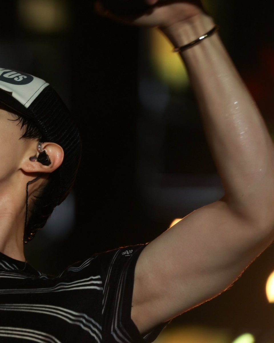 carolkeiii's tweet photo. 💪🏻💪🏻😍🥵

WATERBOMB SEOUL 2025
2025.07.04

#은혁 #EUNHYUK
#슈퍼주니어DnE #SuperJuniorDnE
@AllRiseSilver 💙 https://t.co/aY0DD11nPE