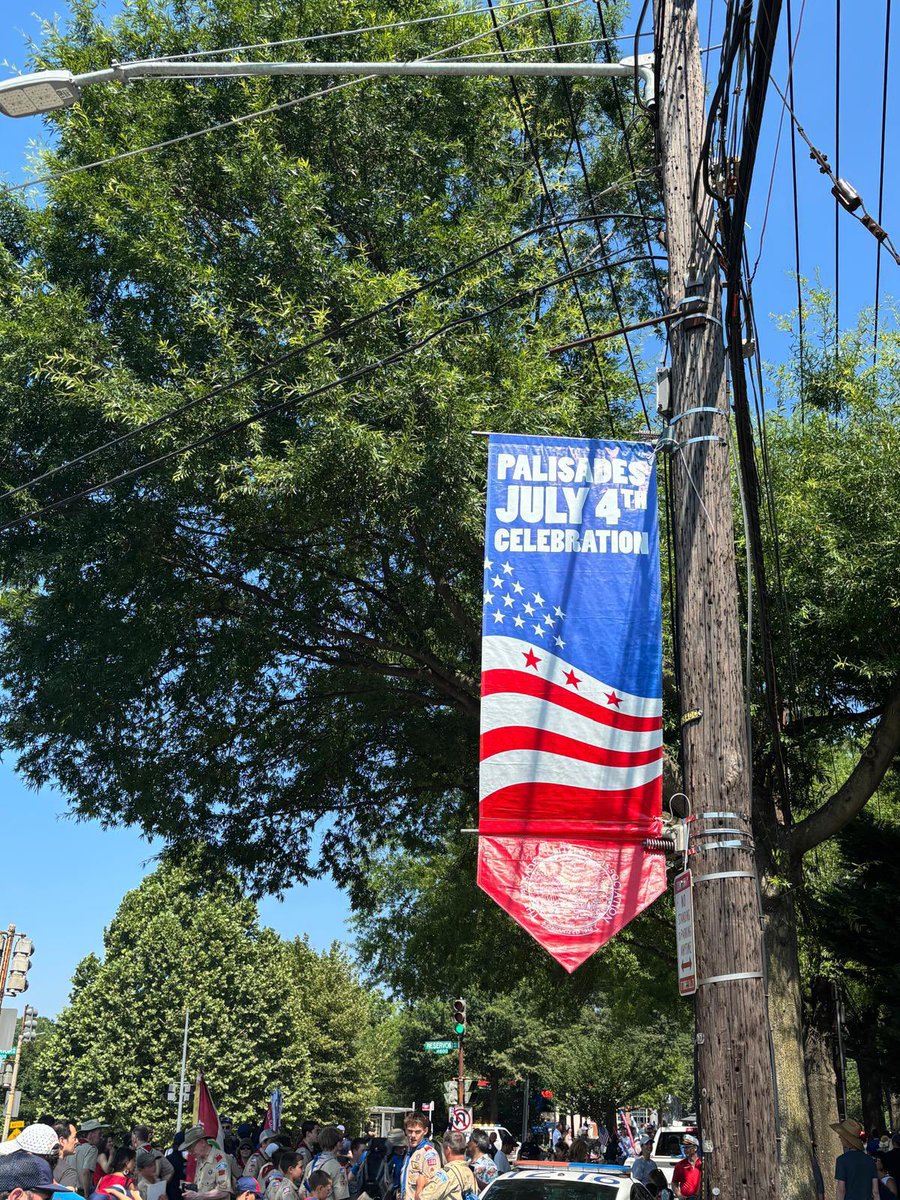 MayorBowser's tweet photo. Second stop: The Palisades 🇺🇸

Thank you to everyone who came out to celebrate with us. Let’s keep the community celebrations going! https://t.co/IqMDc8Ruv0