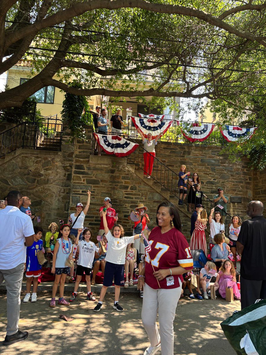 MayorBowser's tweet photo. Second stop: The Palisades 🇺🇸

Thank you to everyone who came out to celebrate with us. Let’s keep the community celebrations going! https://t.co/IqMDc8Ruv0