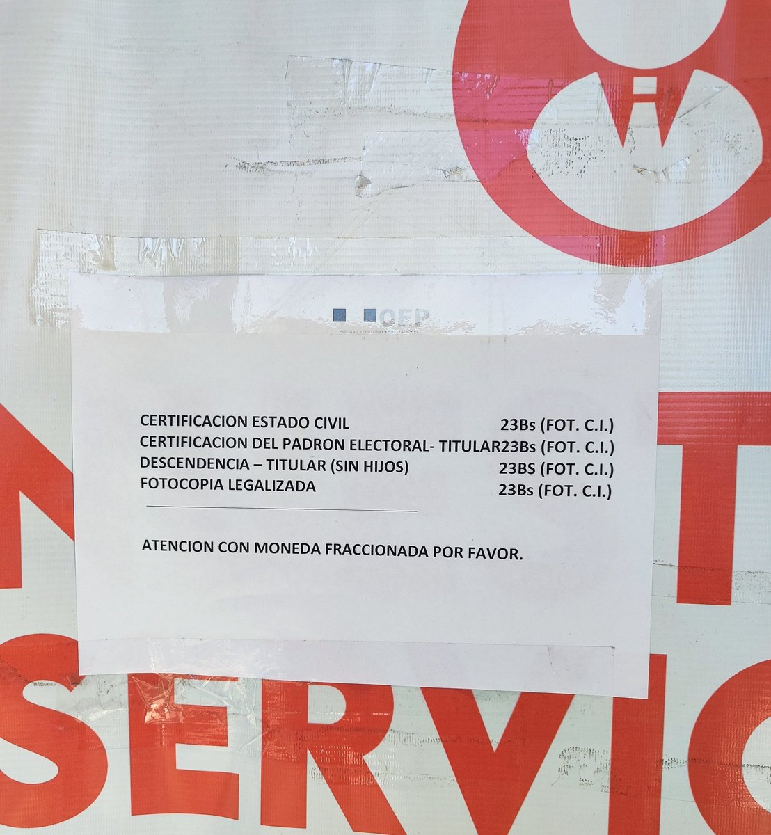 Quintacho's tweet photo. ¡Dos horas en la fila, para que te digan que en esa oficina (Teleférico Azul) del #SERECI, no emiten el certificado que necesitas!🤬

Además que eres un GIL por NO:
 * entender que si el certificado en cuestión, no está en el cuadro que muestra precios NO se emite en la oficina https://t.co/Z9ypc3CwmY