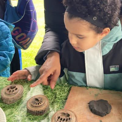 ☀️🌳 Get ready for some FREE summer fun in Richmond Park! 🌳☀️

Join us for our Summer Nature Roadshows on August 19th (Roehampton Gate Gardens) &amp; 20th (Petersham Gate Playground) from 11 am - 3 pm. 

For more  info: 
royalparks.org.uk/whats-on/summe…