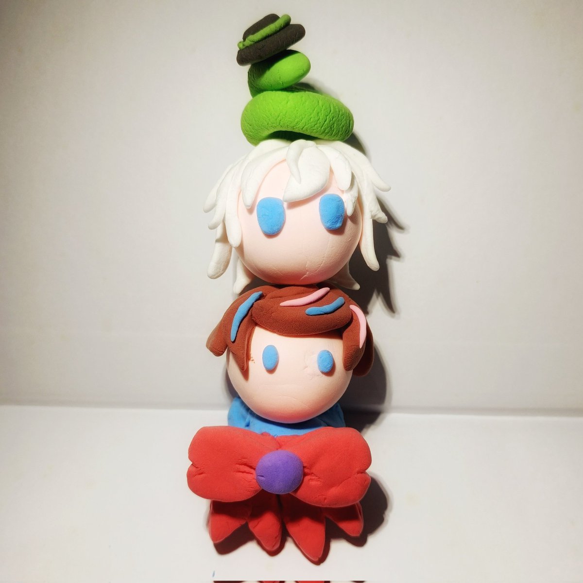 ouiwaq's tweet photo. Me n twin tried making #BYTHEBEAT from clay✨ we ran out of the skin color clay so we made Zerpent and Doremin's big bow instead. It's a bit messy but we ball 🦅
#kaelixdebonair #freodore #zealginjoka #seible https://t.co/gxZVDcUnJs