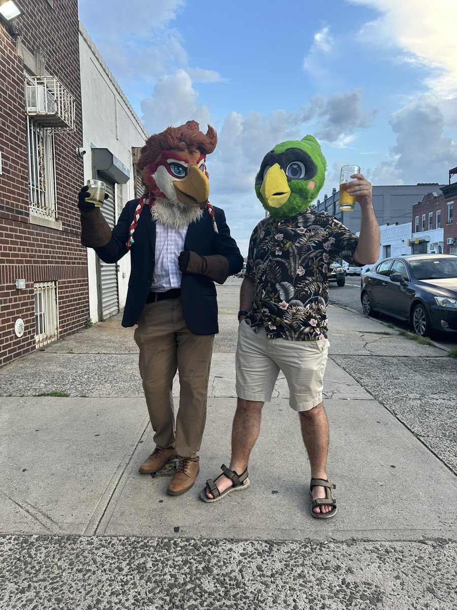 🇺🇸 Happy 4th of July 🇺🇸
Go have a drink with friends #FursuitFriday